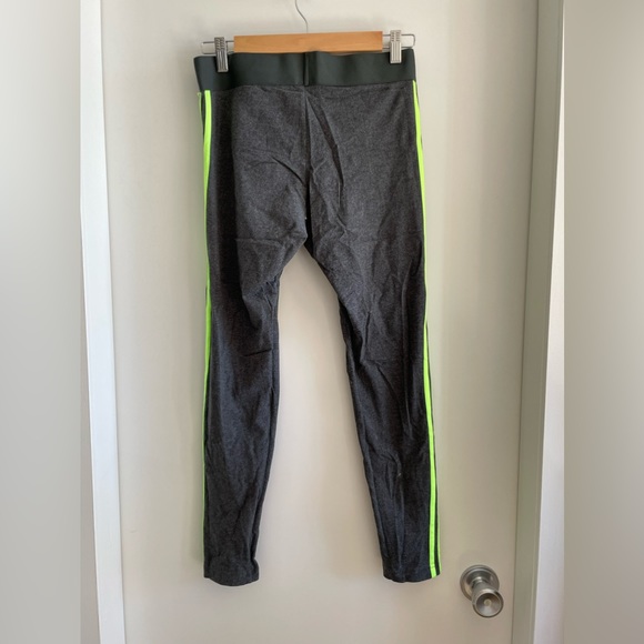 Adidas leggings women’s medium - Picture 2 of 4